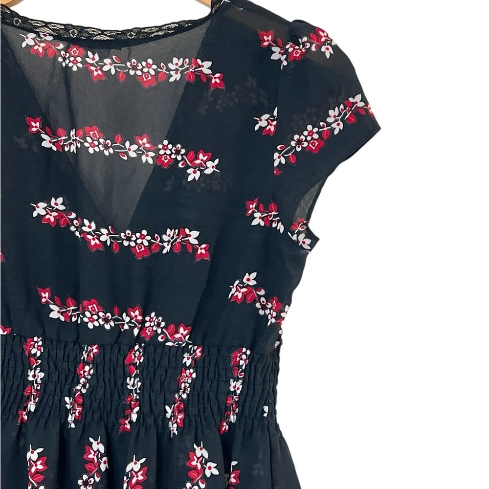 Lia Lee | Floral v-neck short sleeve breezy smocked waist blouse size me… - Picture 10 of 11